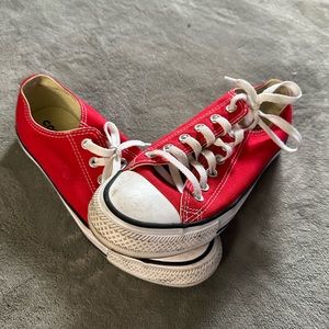 Size 8 women’s red converse